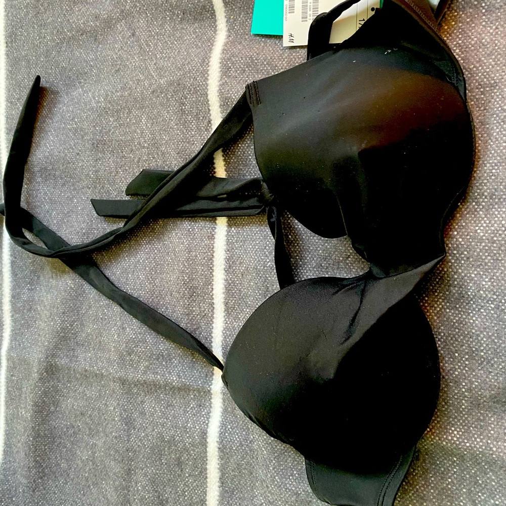 Black H&M bikini top